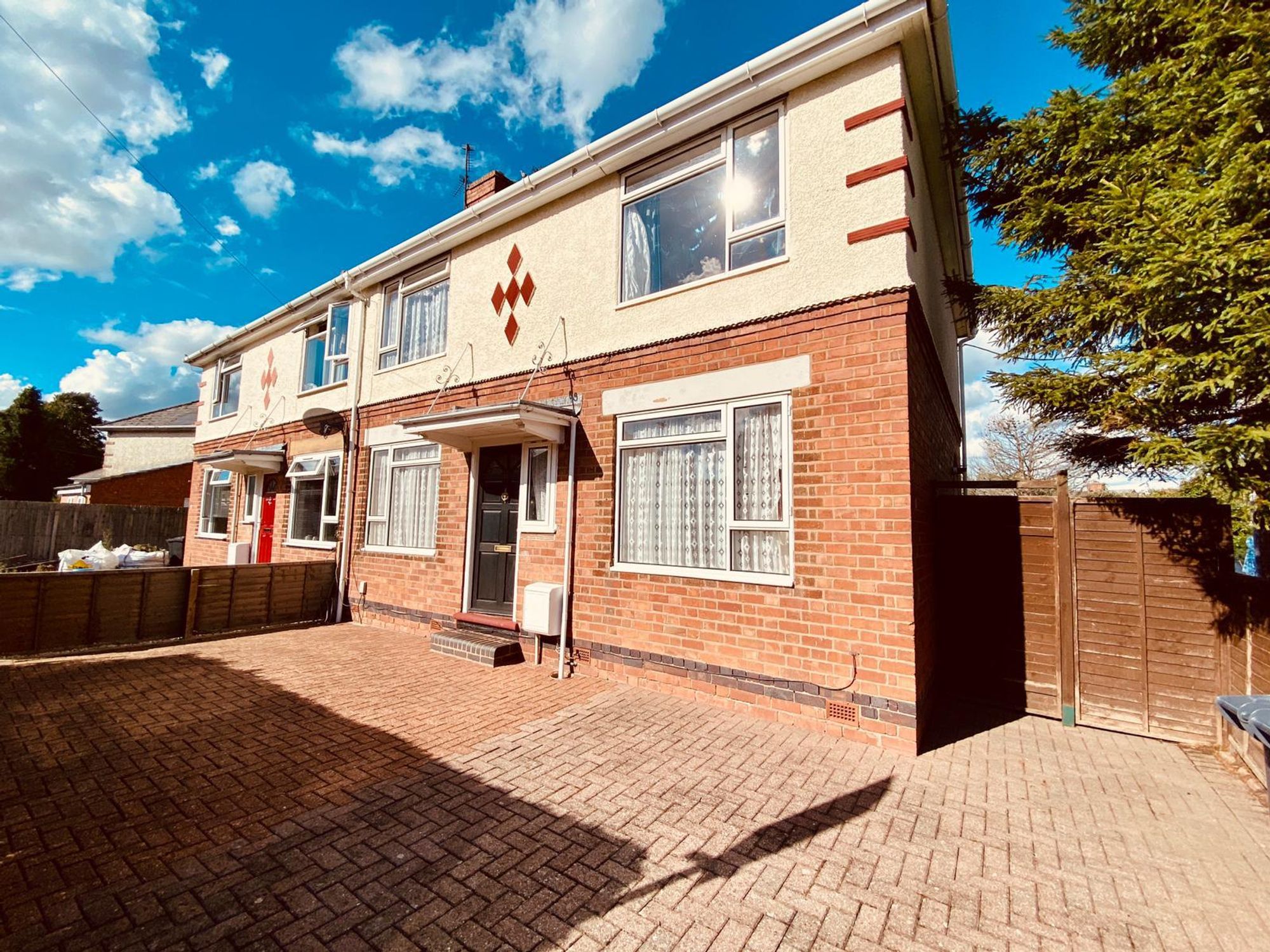 3 bed semi-detached house for sale in Alexandra Road, Leamington Spa  - Property Image 1