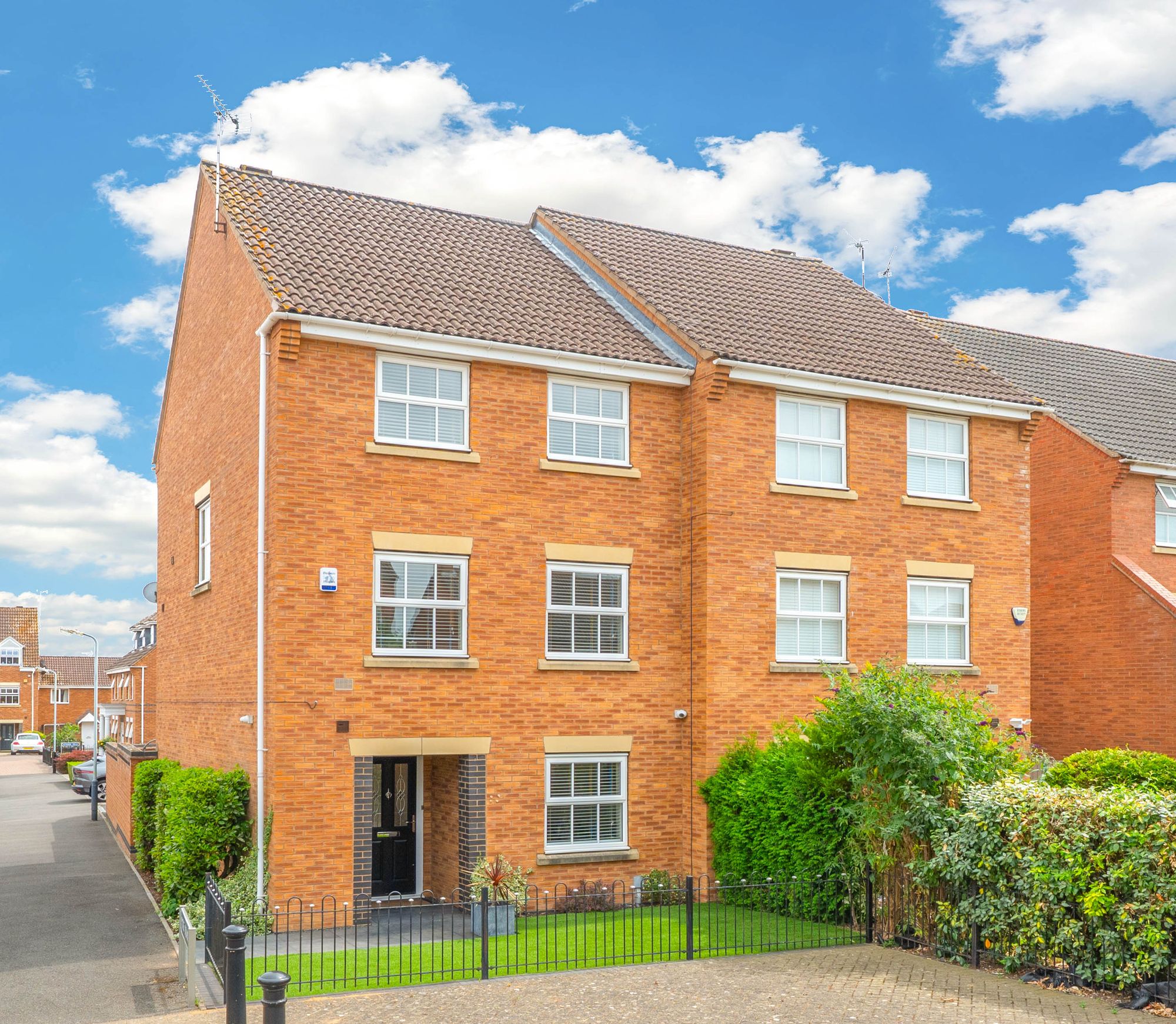 3 bed semi-detached house for sale in Morecroft Drive, Warwick, CV34  - Property Image 1