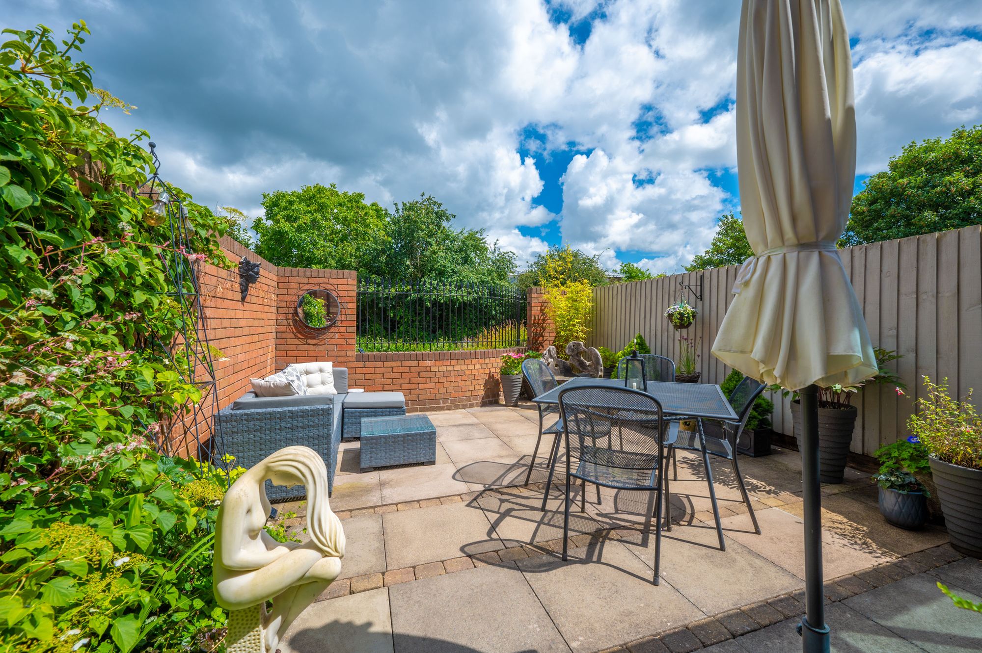 3 bed semi-detached town house for sale in Lock Close, Stratford-Upon-Avon, CV37 3