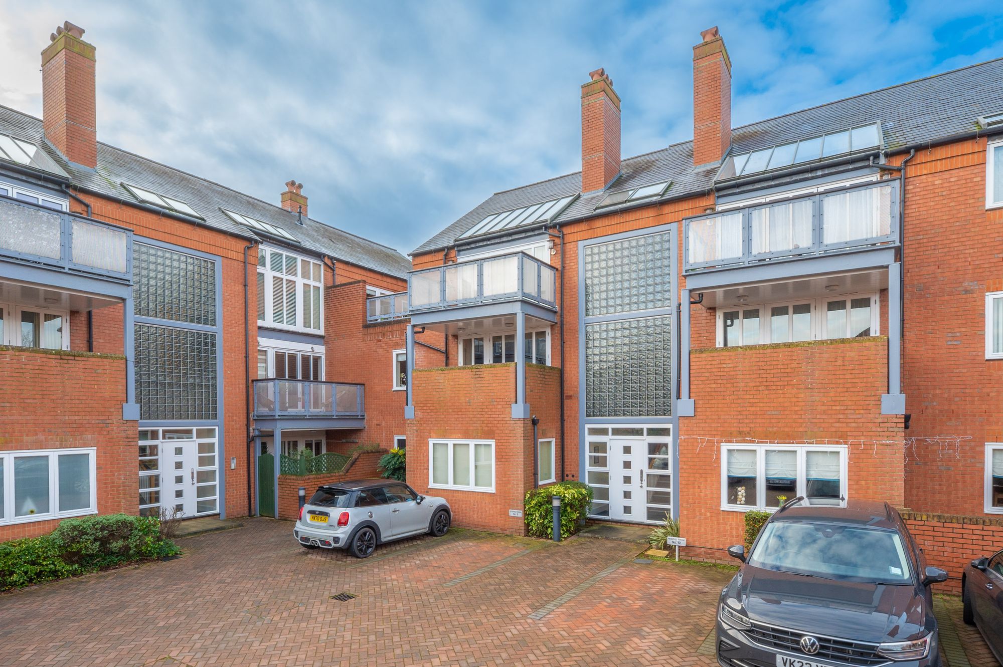 2 bed apartment for sale in Mansell Street, Stratford-Upon-Avon  - Property Image 1