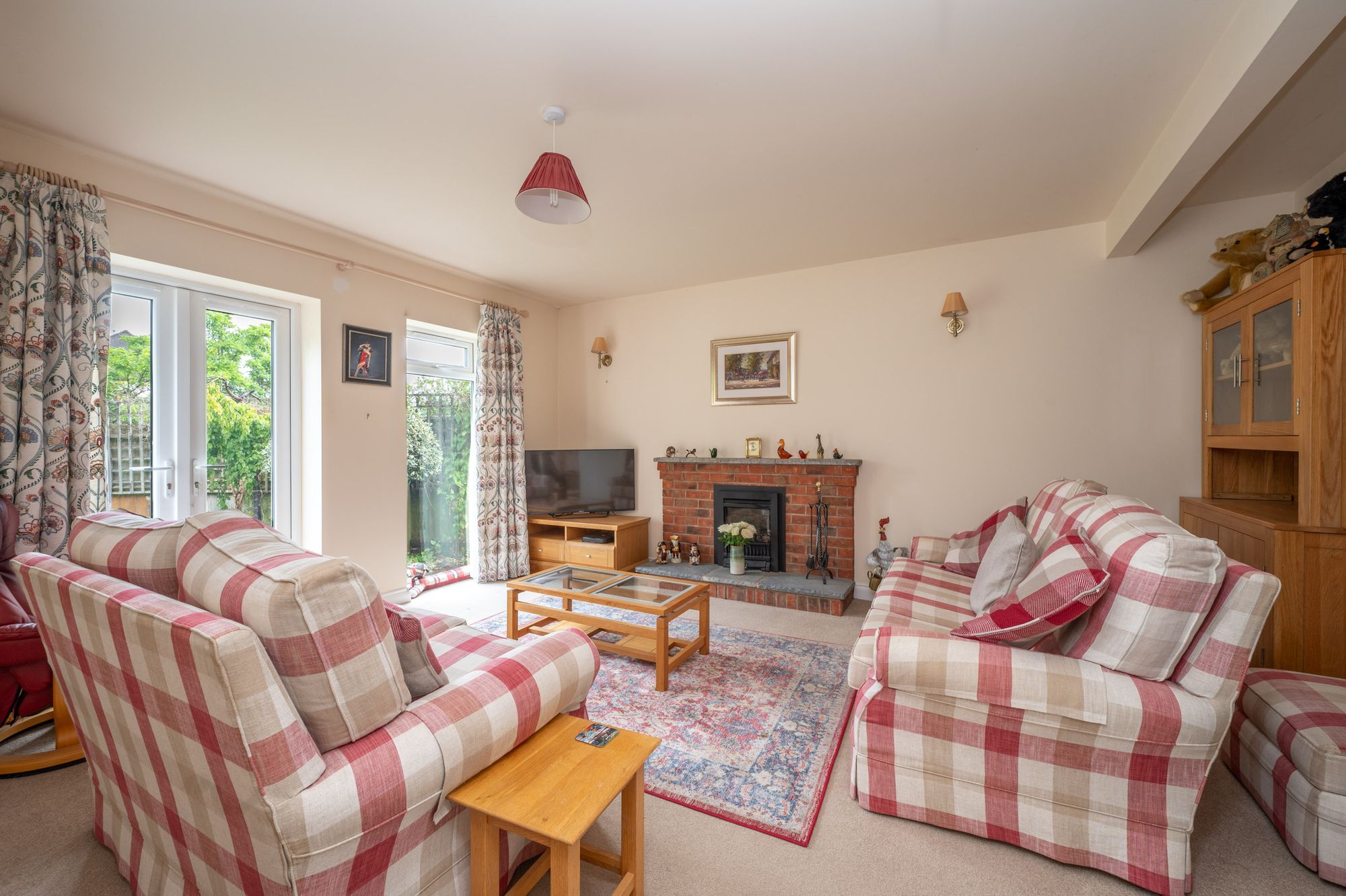 3 bed chalet for sale in Waterloo Drive, Stratford-Upon-Avon  - Property Image 2