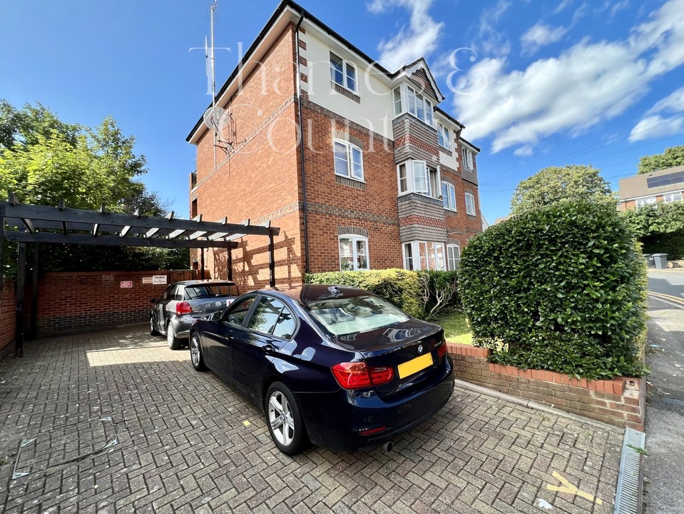 2 bed apartment for sale in Queens Road, High Wycombe  - Property Image 24