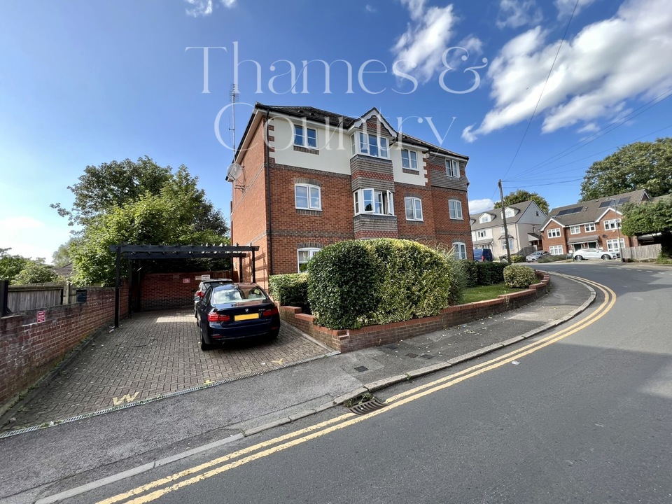 2 bed apartment for sale in Queens Road, High Wycombe  - Property Image 5