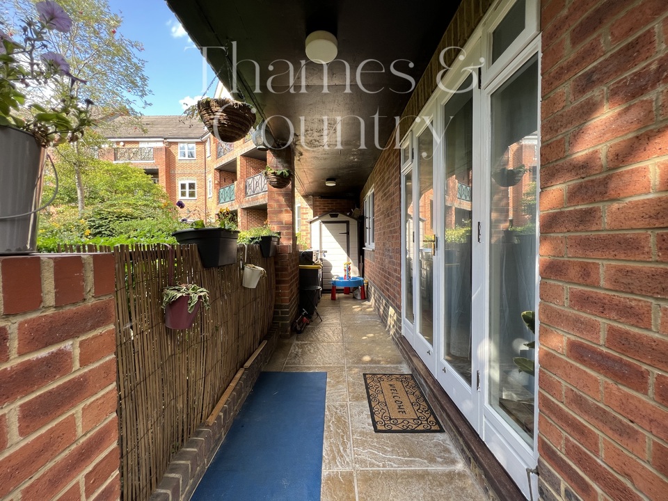 2 bed apartment for sale in Queens Road, High Wycombe  - Property Image 8