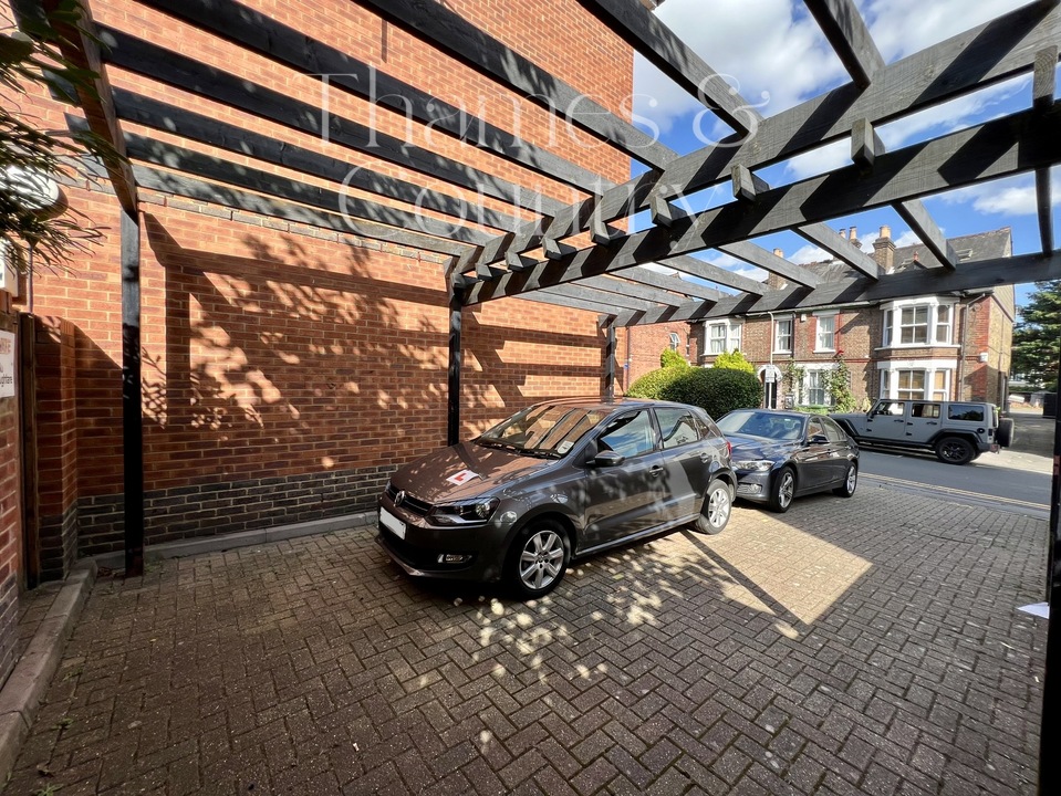 2 bed apartment for sale in Queens Road, High Wycombe  - Property Image 23