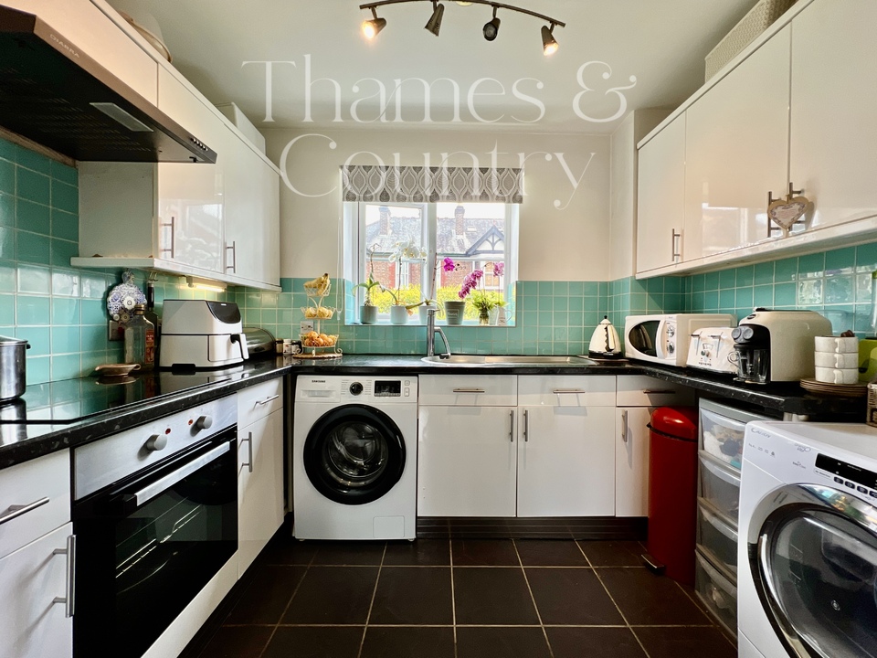 2 bed apartment for sale in Queens Road, High Wycombe  - Property Image 18