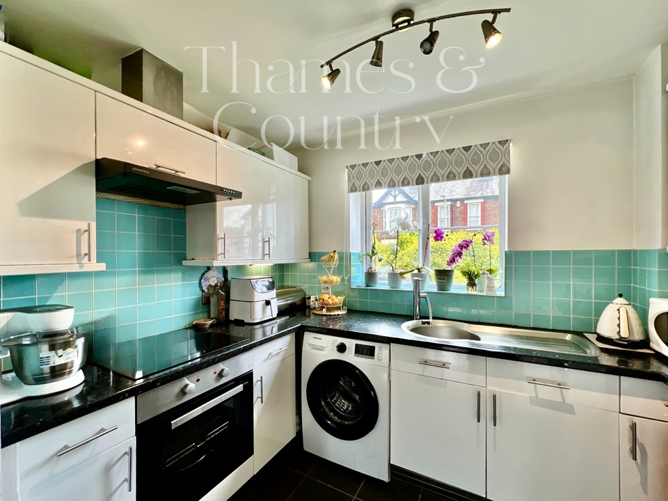 2 bed apartment for sale in Queens Road, High Wycombe  - Property Image 19