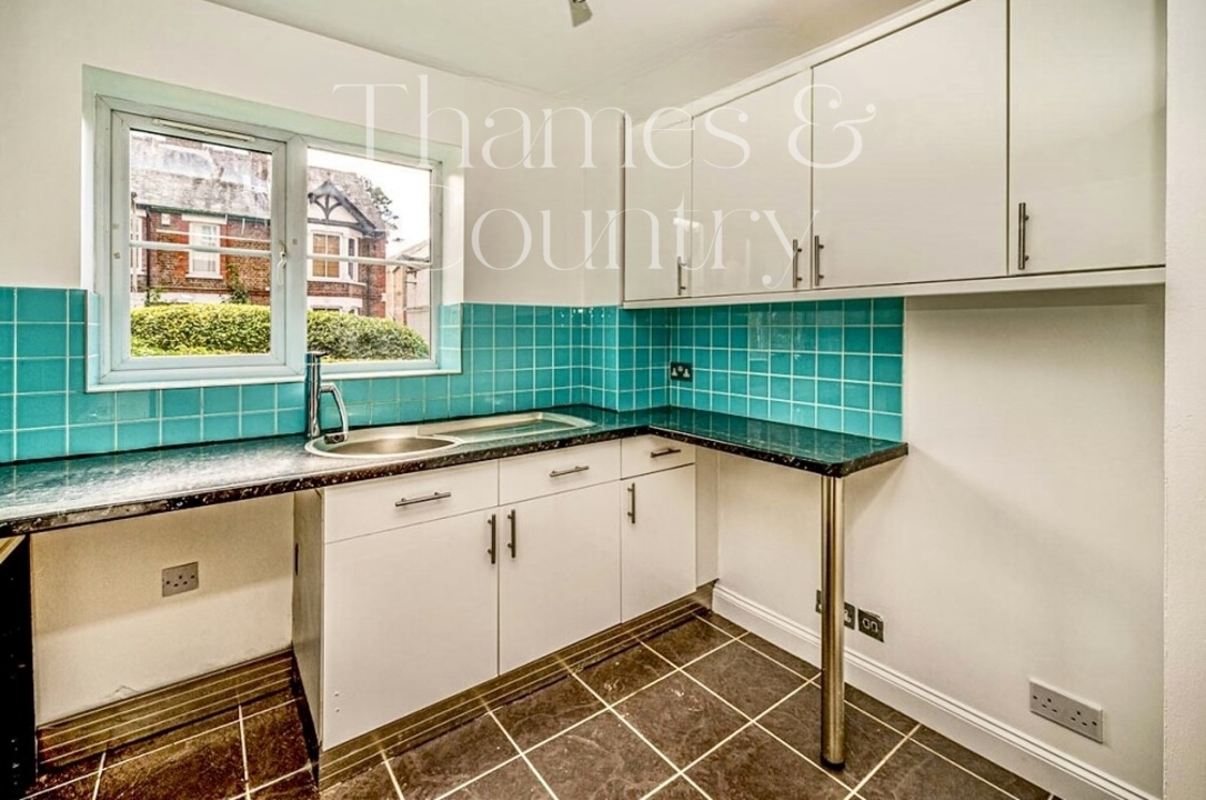 2 bed apartment for sale in Queens Road, High Wycombe  - Property Image 22