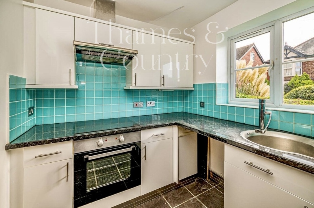 2 bed apartment for sale in Queens Road, High Wycombe  - Property Image 21