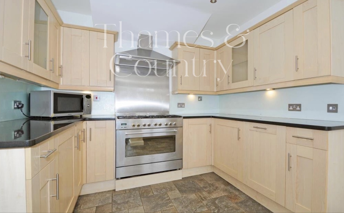 3 bed semi-detached house to rent in Cromwell Road, High Wycombe  - Property Image 6