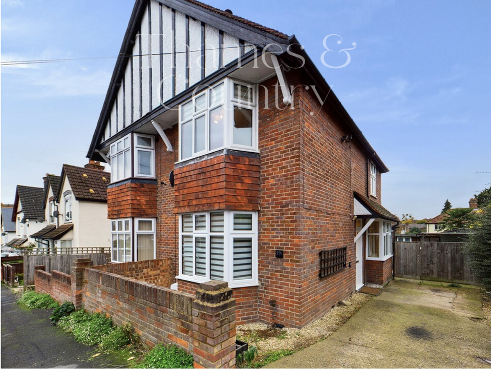 3 bed semi-detached house to rent in Cromwell Road, High Wycombe  - Property Image 2