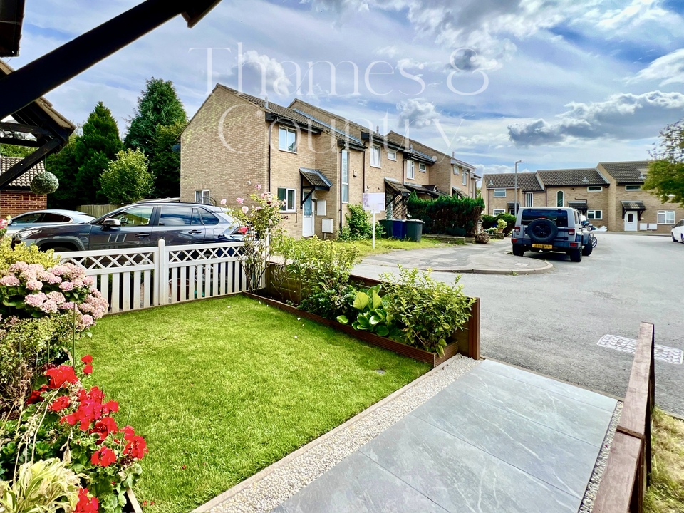 3 bed terraced house for sale in Redhouse Close, High Wycombe  - Property Image 3