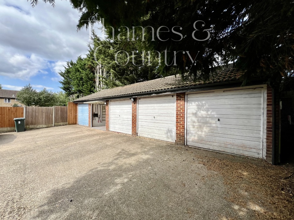 3 bed terraced house for sale in Redhouse Close, High Wycombe  - Property Image 26