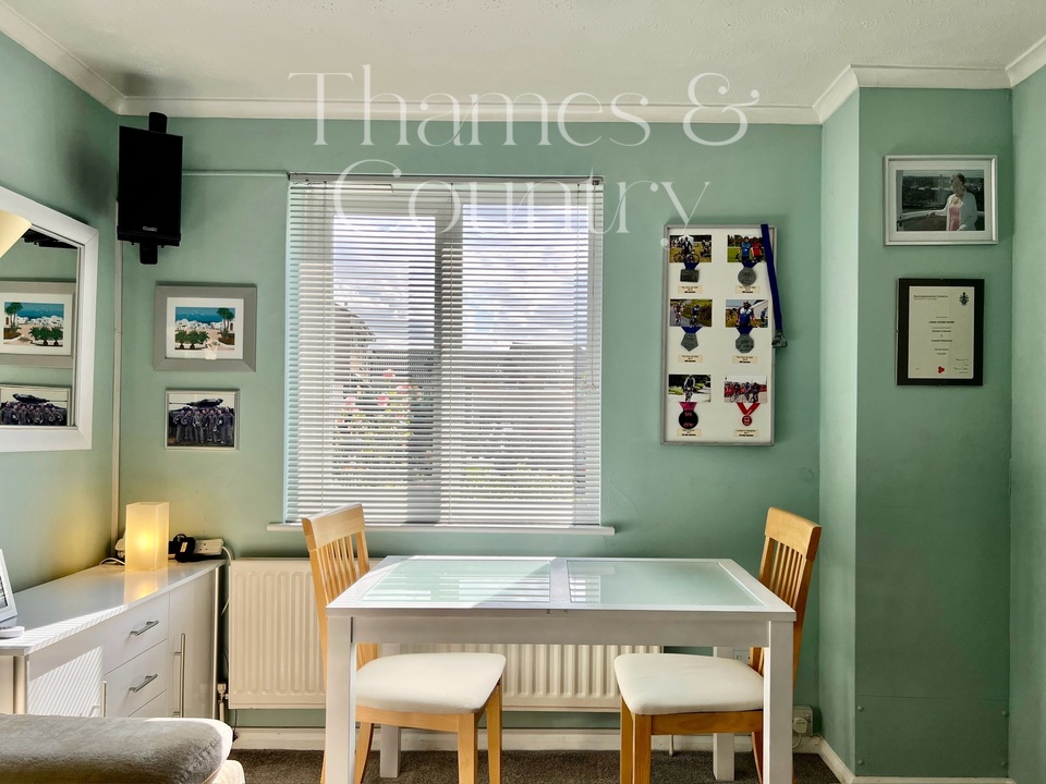 3 bed terraced house for sale in Redhouse Close, High Wycombe  - Property Image 11