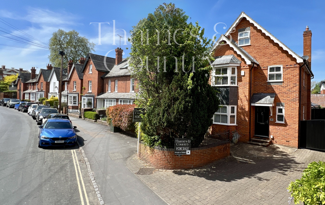 4 bed detached house for sale in Station Road, Marlow  - Property Image 2
