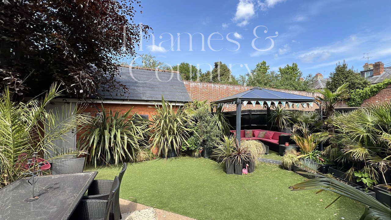 4 bed detached house for sale in Station Road, Marlow  - Property Image 3