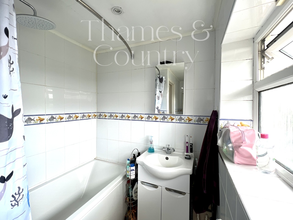 3 bed semi-detached house for sale in Cookham, Maidenhead  - Property Image 11