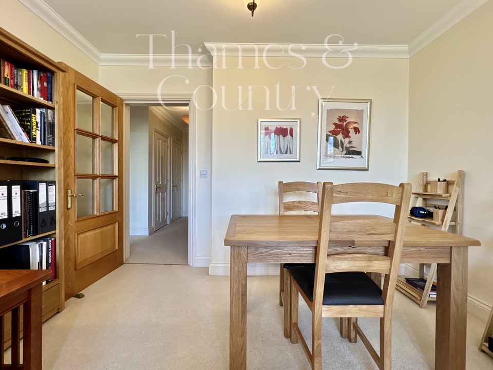 2 bed apartment for sale in Shoppenhangers Road, Maidenhead  - Property Image 18