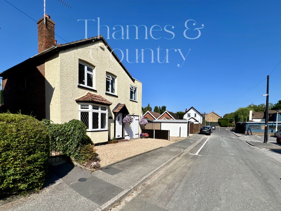 3 bed detached house for sale in Firs Lane, Maidenhead  - Property Image 1