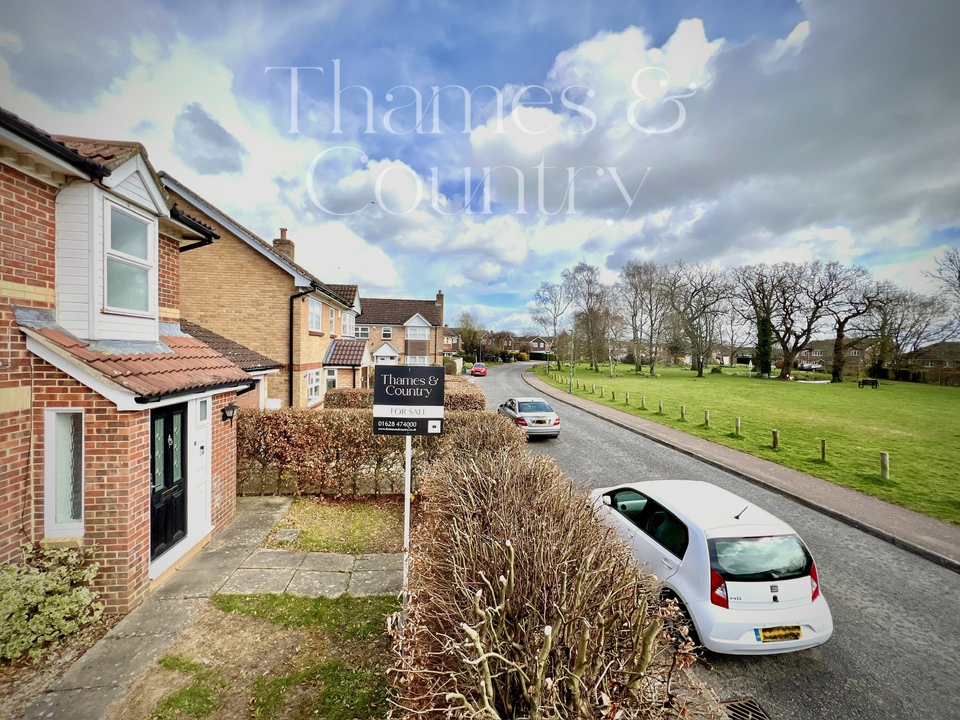 3 bed detached house for sale in Gosling Grove, High Wycombe  - Property Image 5