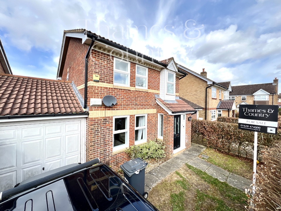 3 bed detached house for sale in Gosling Grove, High Wycombe  - Property Image 3