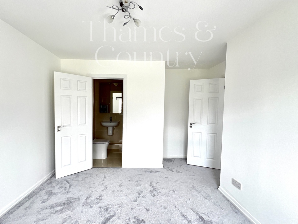 3 bed detached house for sale in Gosling Grove, High Wycombe  - Property Image 12