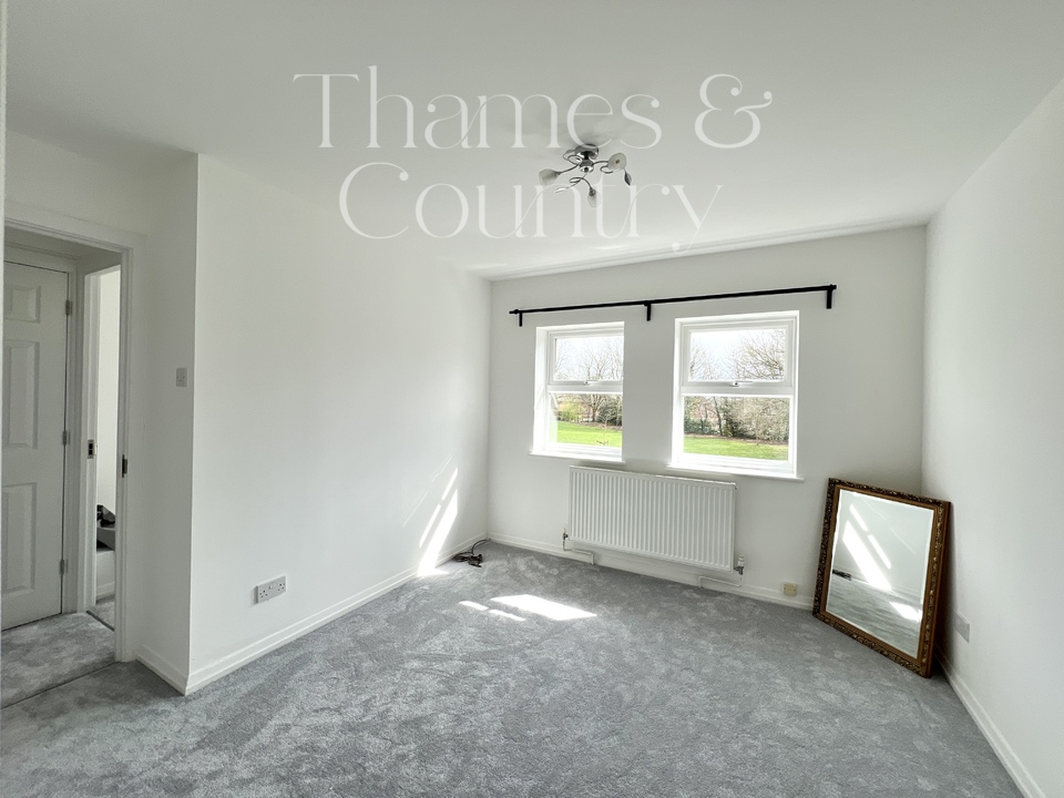 3 bed detached house for sale in Gosling Grove, High Wycombe  - Property Image 11