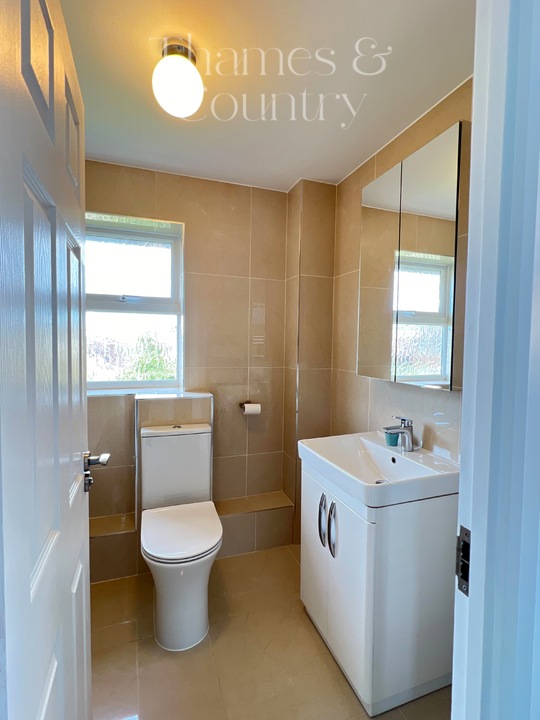 3 bed detached house for sale in Gosling Grove, High Wycombe  - Property Image 33