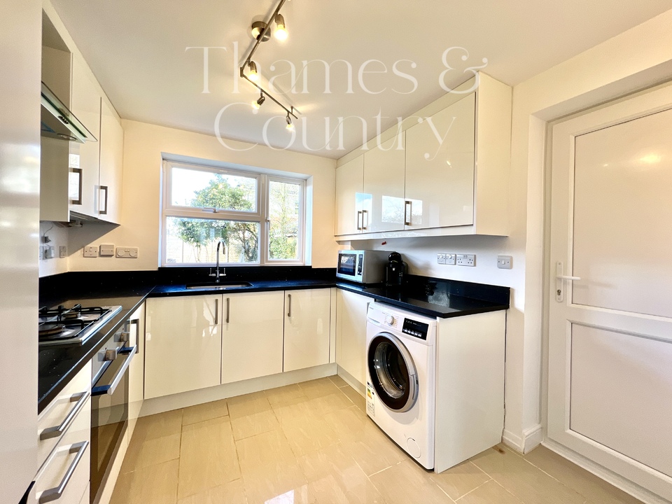 3 bed detached house for sale in Gosling Grove, High Wycombe  - Property Image 41