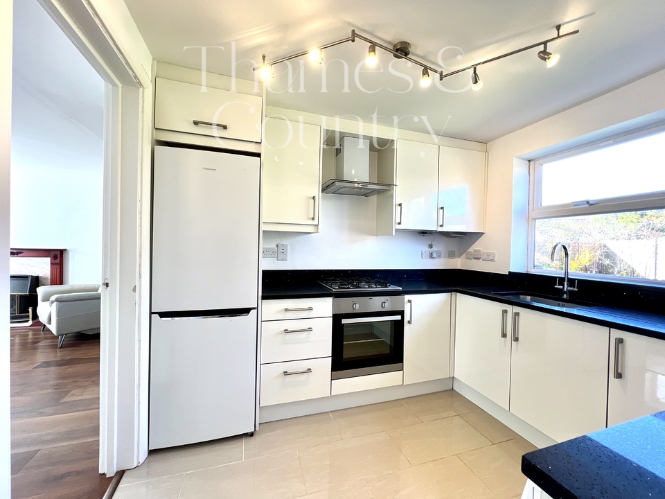 3 bed detached house for sale in Gosling Grove, High Wycombe  - Property Image 42