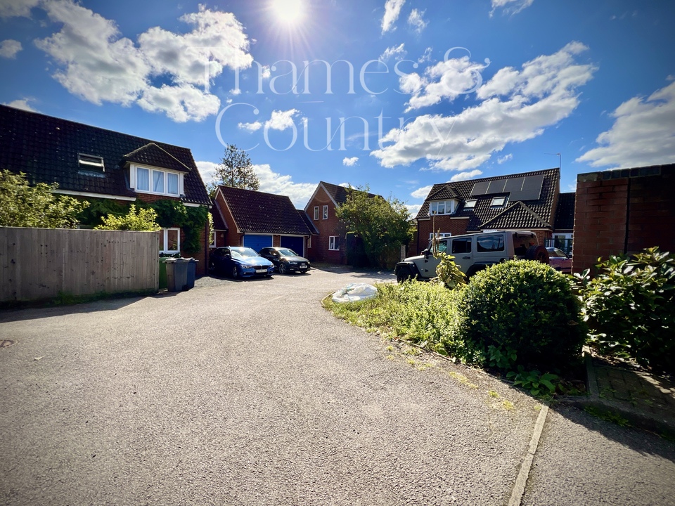 4 bed link detached house for sale in Little Marlow Road, Marlow  - Property Image 3