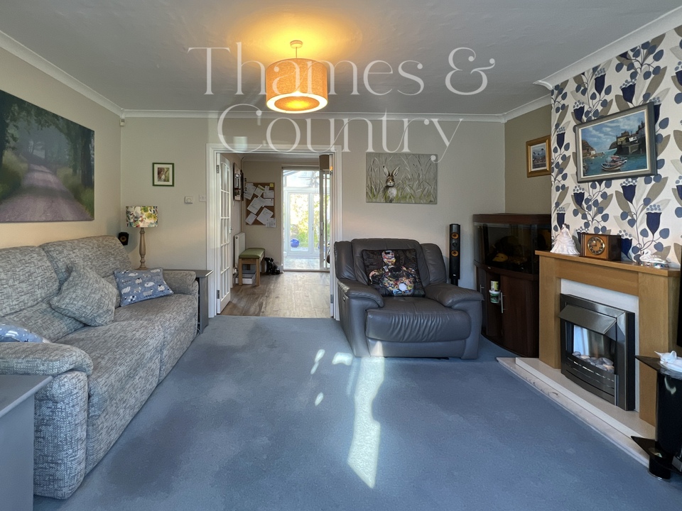 3 bed semi-detached house for sale in Roundwood Road, High Wycombe  - Property Image 9