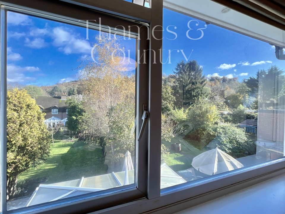 3 bed semi-detached house for sale in Roundwood Road, High Wycombe  - Property Image 31