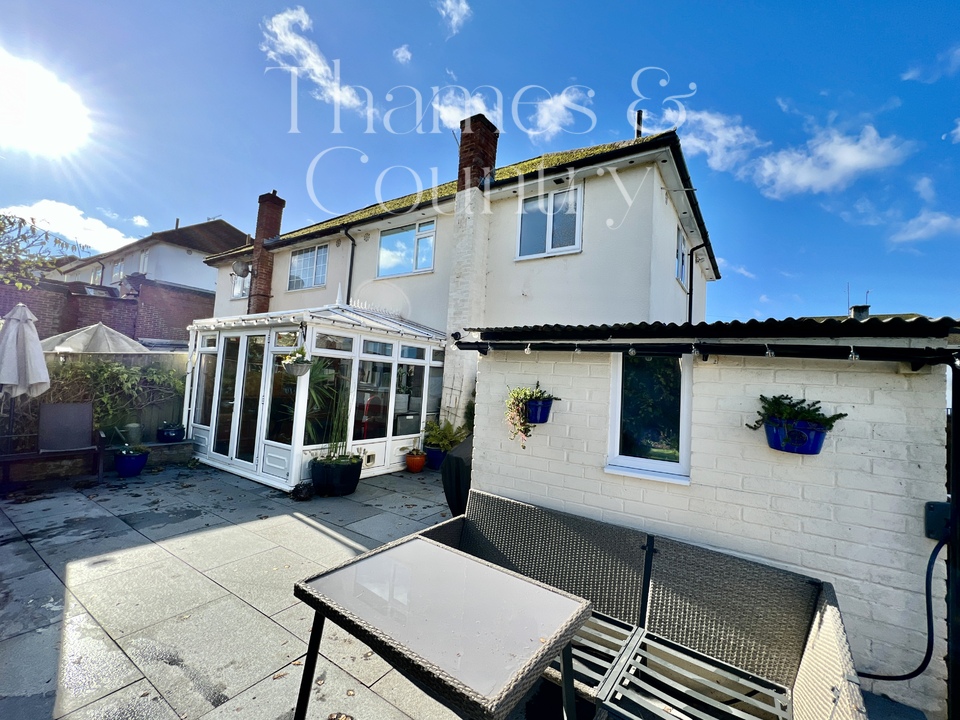 3 bed semi-detached house for sale in Roundwood Road, High Wycombe  - Property Image 3