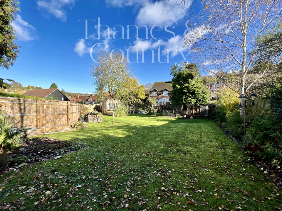 3 bed semi-detached house for sale in Roundwood Road, High Wycombe  - Property Image 2