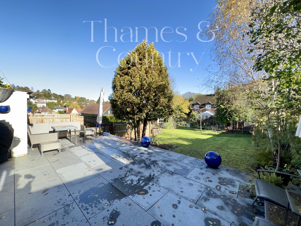 3 bed semi-detached house for sale in Roundwood Road, High Wycombe  - Property Image 15