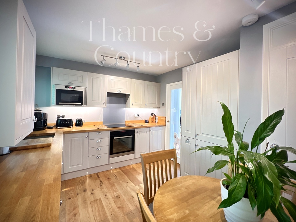 2 bed apartment for sale in Rosemary Court, High Wycombe  - Property Image 1