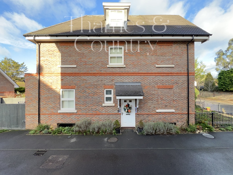4 bed semi-detached house for sale in Cutlers Close, Maidenhead  - Property Image 7