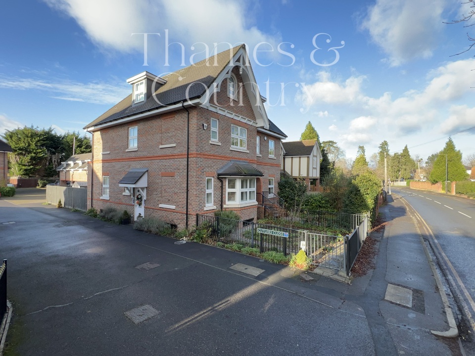 4 bed semi-detached house for sale in Cutlers Close, Maidenhead - Property Image 1