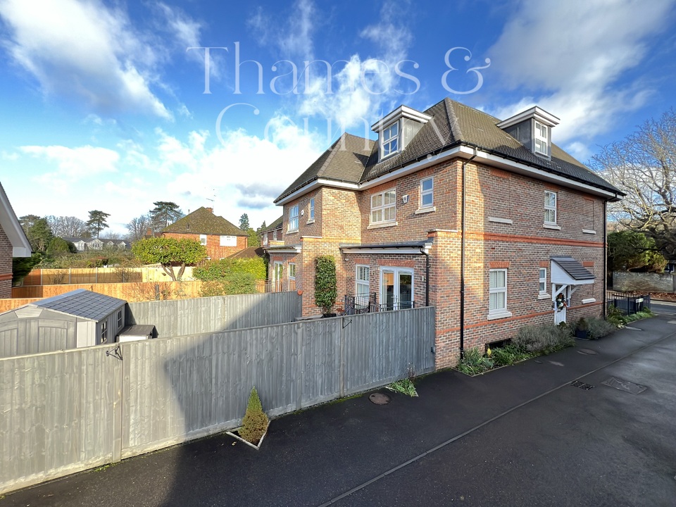 4 bed semi-detached house for sale in Cutlers Close, Maidenhead  - Property Image 10