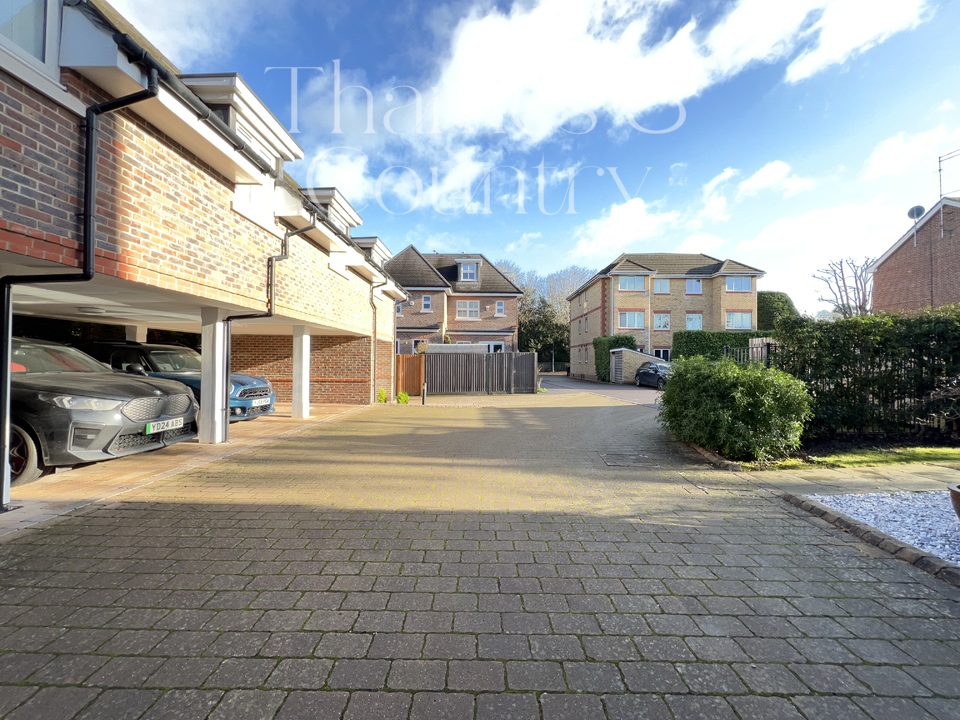 4 bed semi-detached house for sale in Cutlers Close, Maidenhead  - Property Image 12