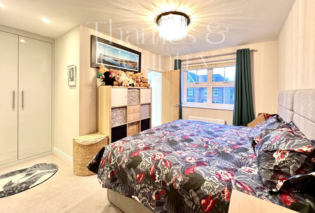 4 bed semi-detached house for sale in Cutlers Close, Maidenhead  - Property Image 19
