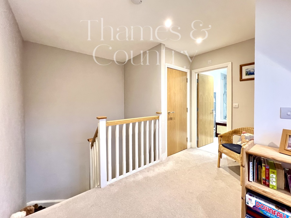 4 bed semi-detached house for sale in Cutlers Close, Maidenhead  - Property Image 29