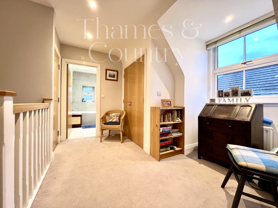 4 bed semi-detached house for sale in Cutlers Close, Maidenhead  - Property Image 31