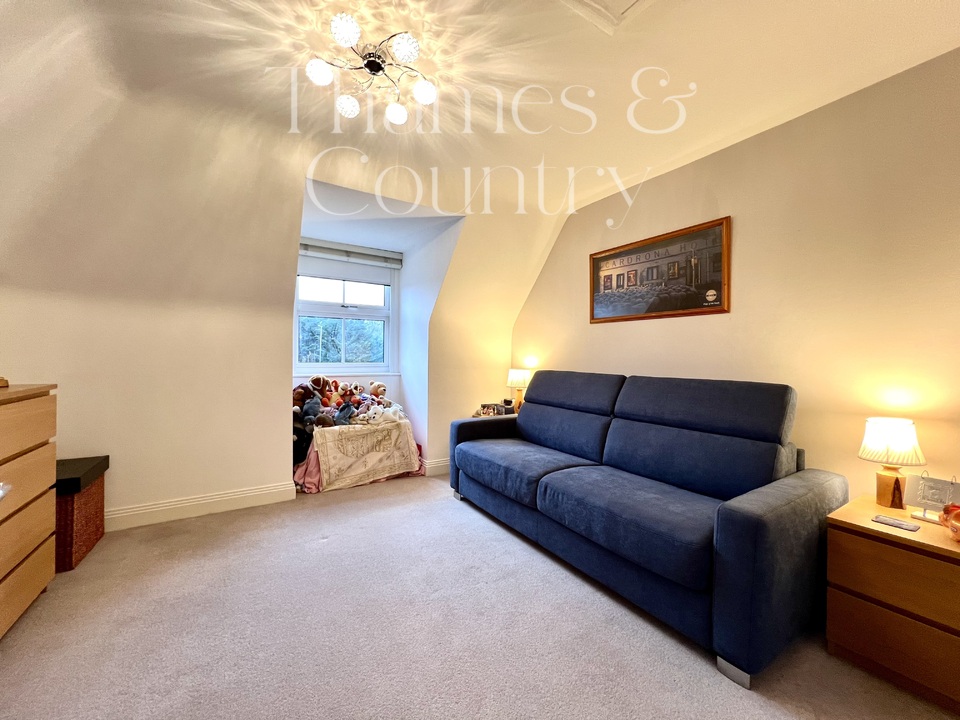 4 bed semi-detached house for sale in Cutlers Close, Maidenhead  - Property Image 32