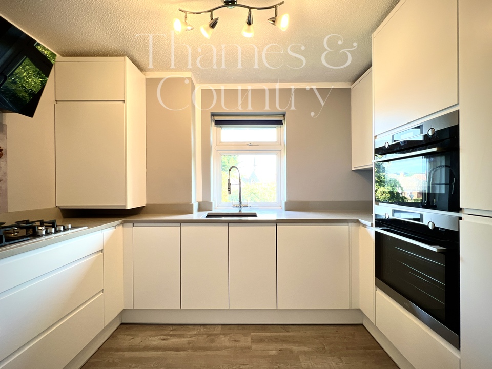 2 bed apartment for sale in Dean Street, Marlow  - Property Image 3