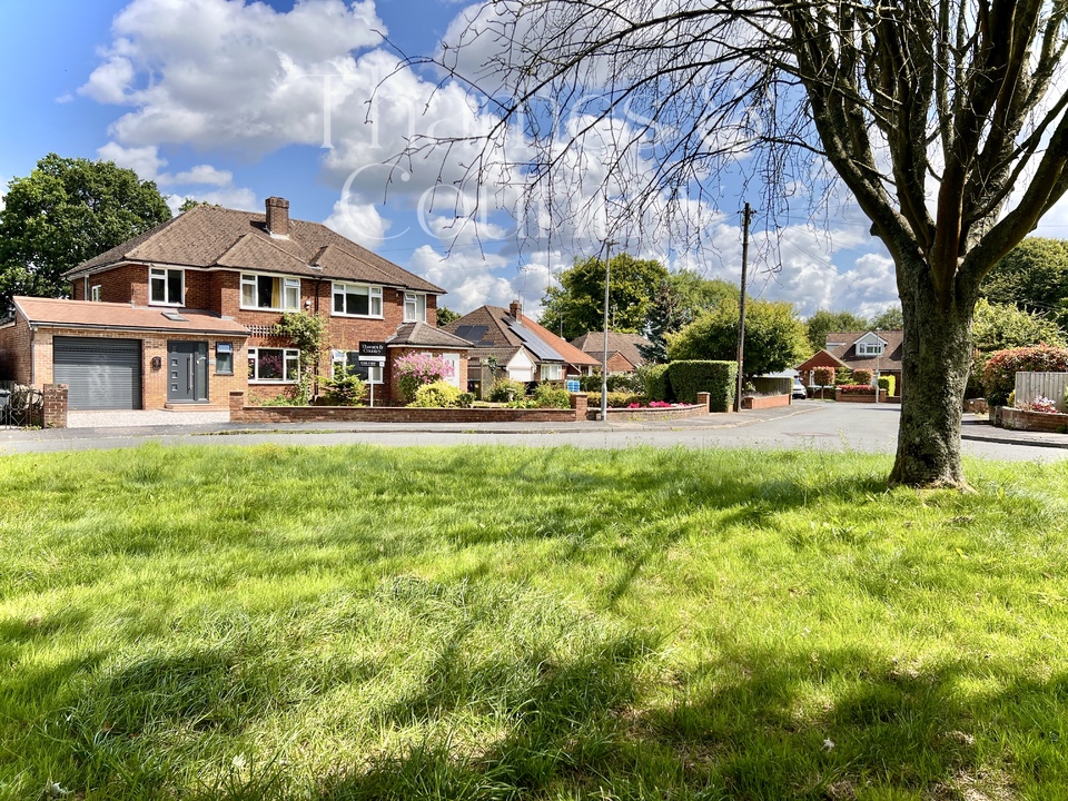 5 bed semi-detached house for sale in Carver Hill Road, High Wycombe  - Property Image 1