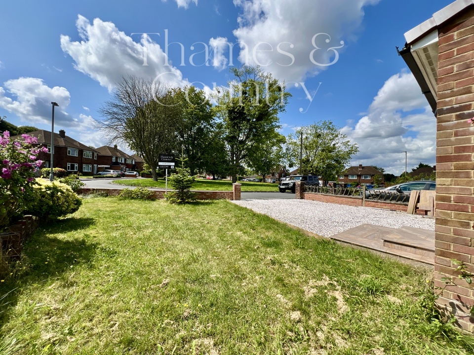 5 bed semi-detached house for sale in Carver Hill Road, High Wycombe  - Property Image 5