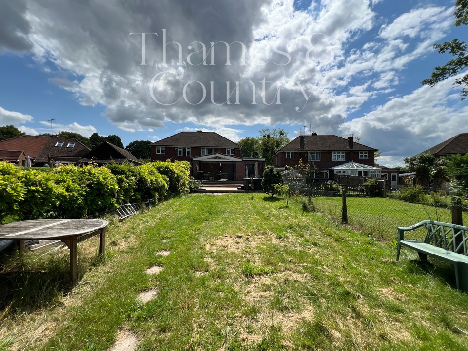 5 bed semi-detached house for sale in Carver Hill Road, High Wycombe  - Property Image 14