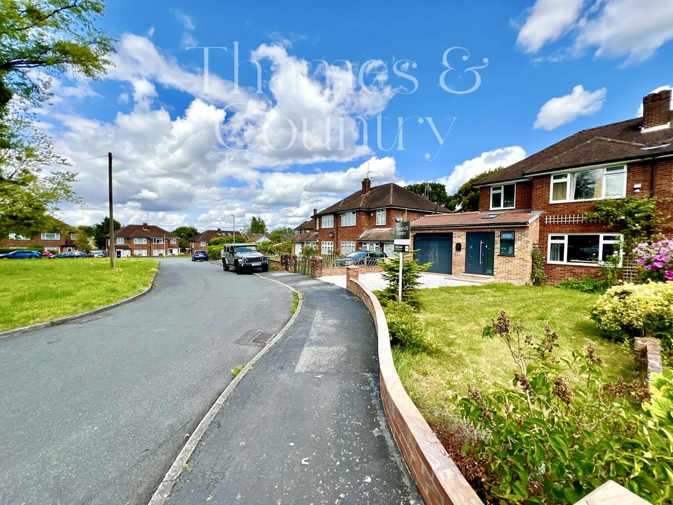 5 bed semi-detached house for sale in Carver Hill Road, High Wycombe  - Property Image 38